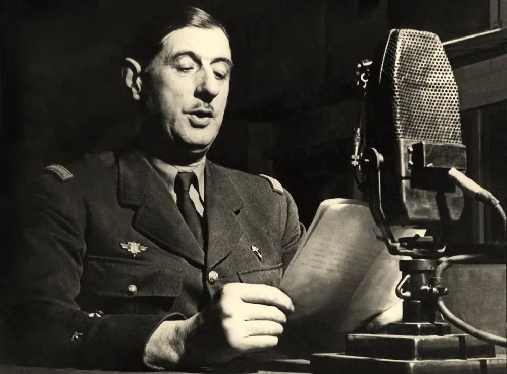 1940 年 6 月 18 日戴高乐在 BBC 发表广播演说