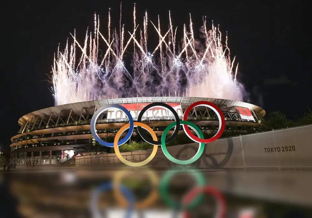 东京奥运会开幕式，国立竞技场上空的焰火（2021年）