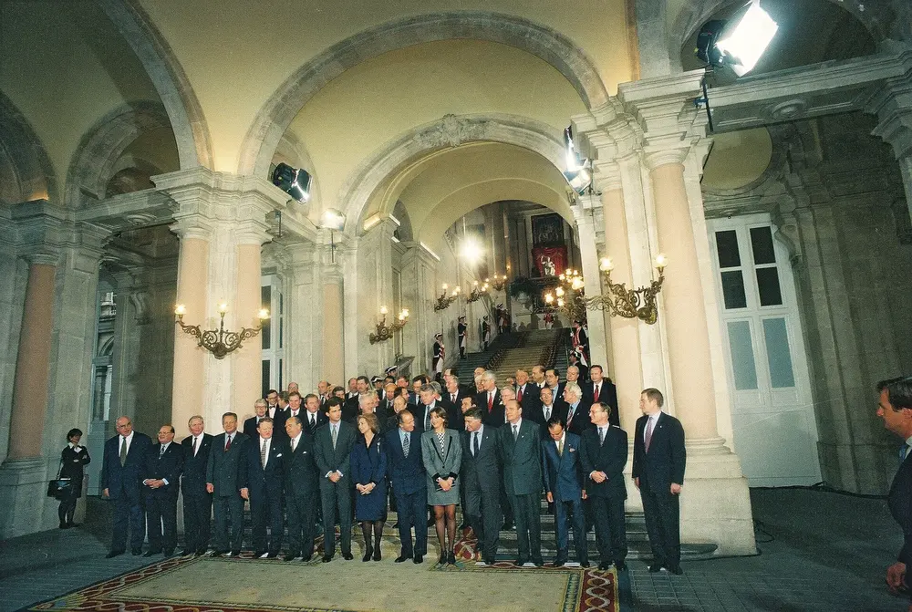 1995年马德里欧洲理事会，定名“欧元”