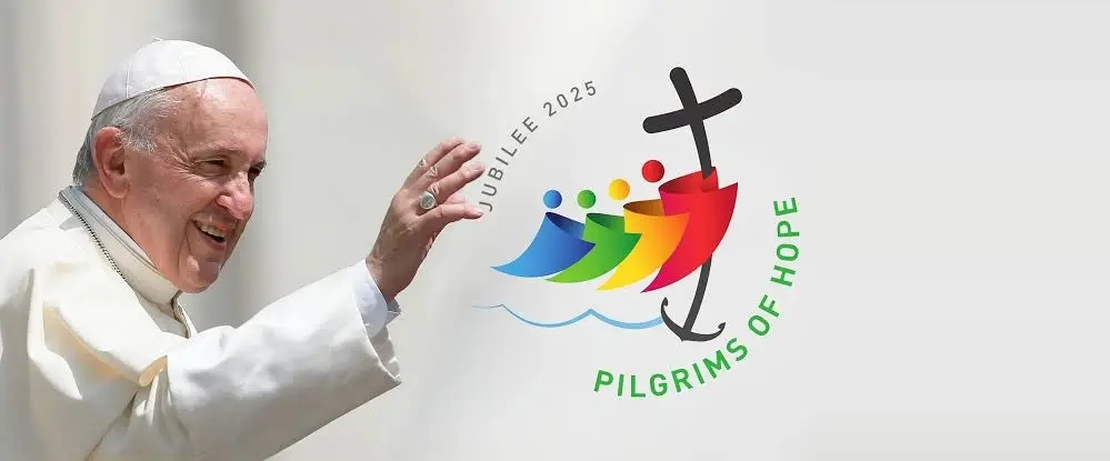 教宗方济各与2025圣年会徽“希望的朝圣者”